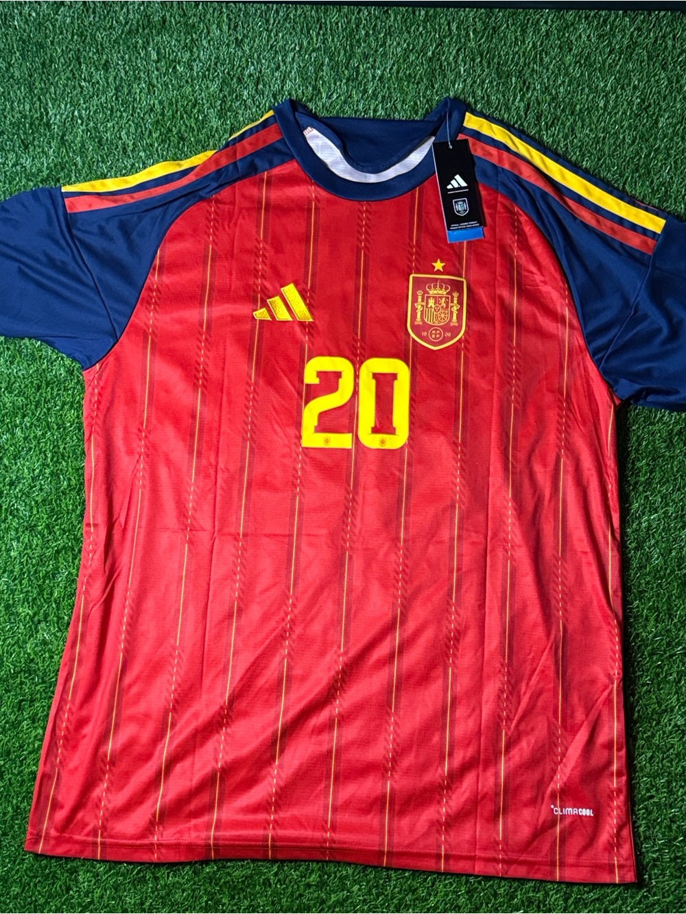 Spain Soccer Jersey in Red, Navy & Yellow Size 2XL